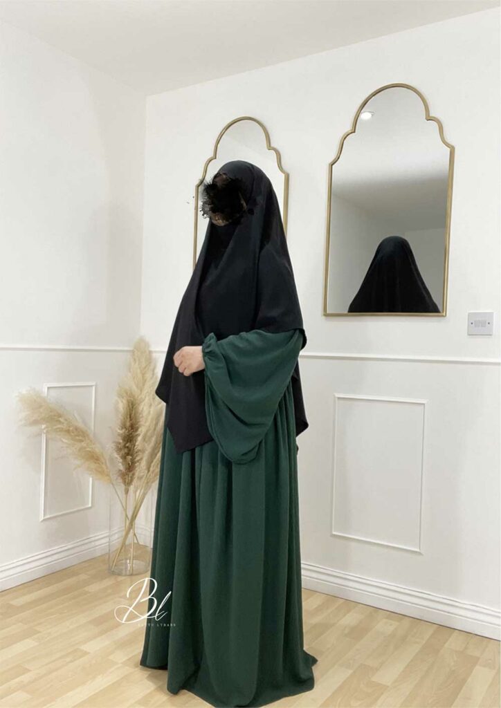 abaya-maryam-vert-sapin-jazz-khimar-noir-mina-soie-de-medine-baytu-lybass