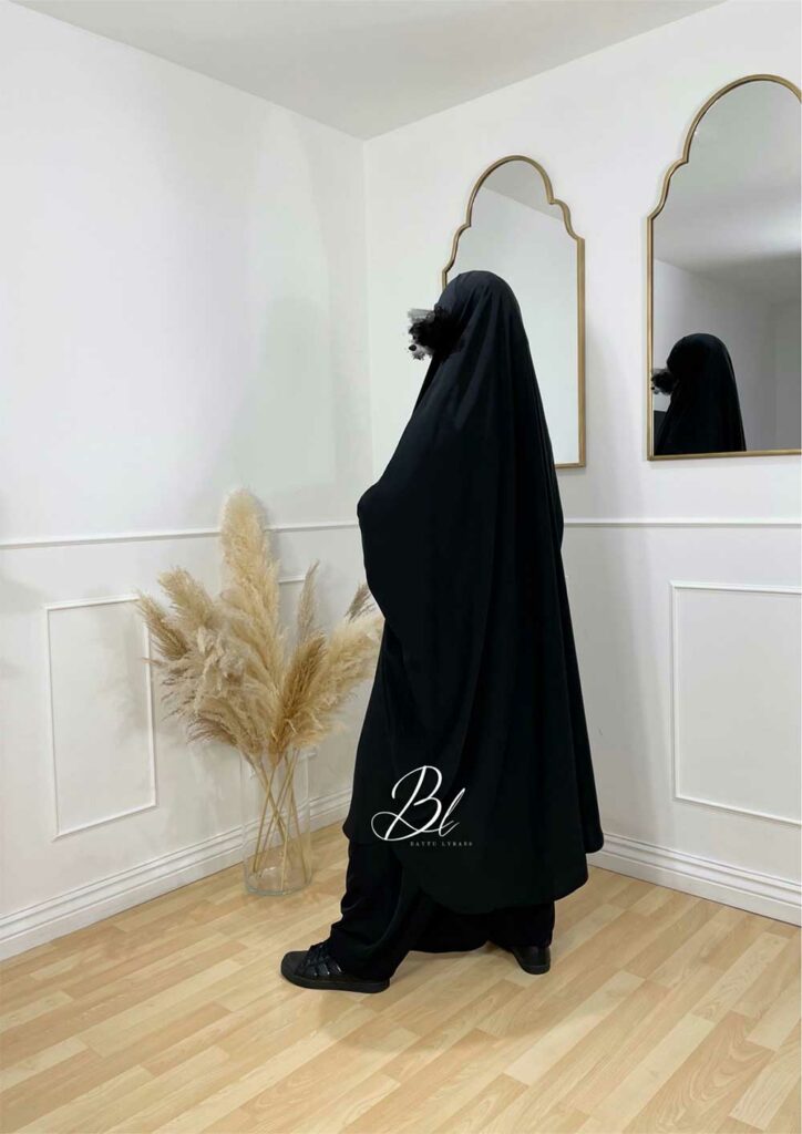 jilbab-soumaya-en-soie-de-medine-cape-sarwal-noir-baytu-lybass